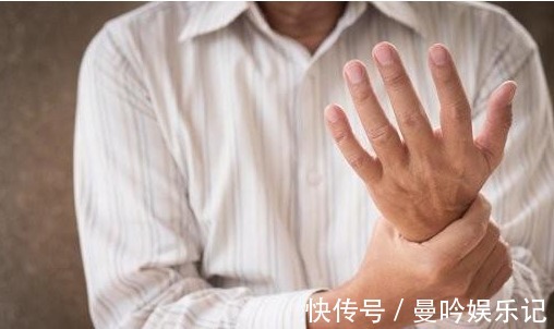 关节|尿酸高的人,常有四个共性,提醒:三个方法,让尿酸蹭蹭往下降