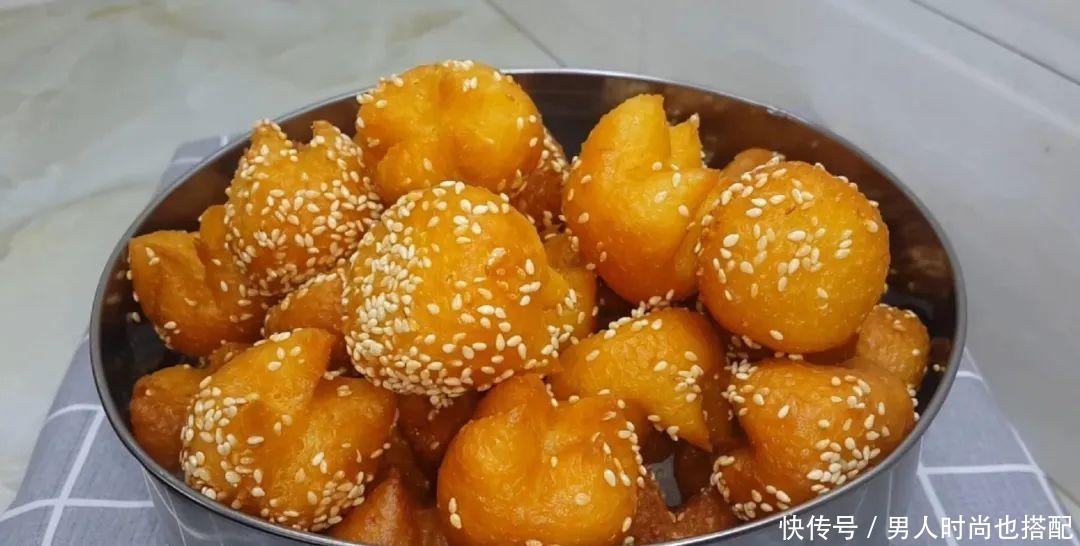 简单|以后红薯就这样做,加半碗面粉,教你做特色小零食,比油条还好吃