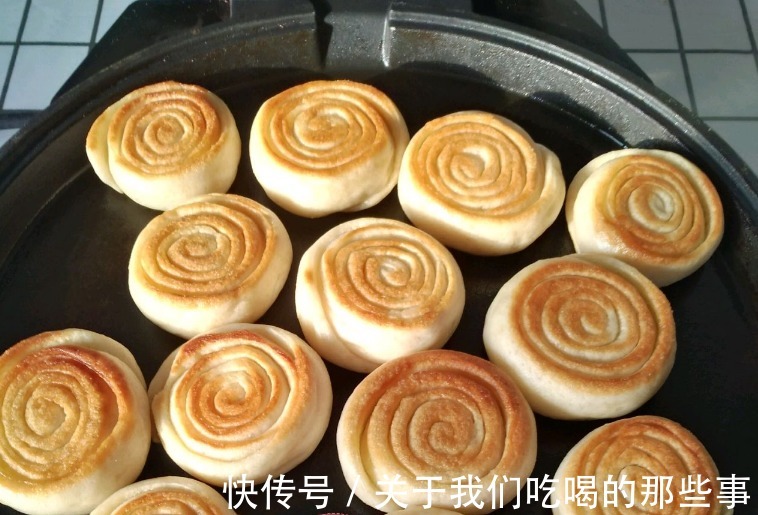 一碗面|早餐学做这种饼，一碗面一碗奶，奶香十足，松软酥脆，营养又好吃