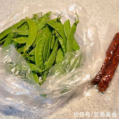 年夜饭|年夜饭快手小炒～荷兰豆炒腊肠