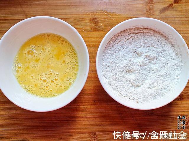 小妙招|炸鸡翅小妙招，看懂油温，炸出来的鸡翅外表金黄，肉质鲜嫩