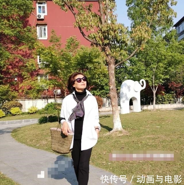 彩色 60岁的女人，建议多学学这几位博主的穿搭，真实自然还很显年轻！