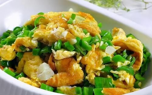 青椒炒鸡蛋很多人第一步就错了，教你几个小技巧，青椒鲜香超下饭