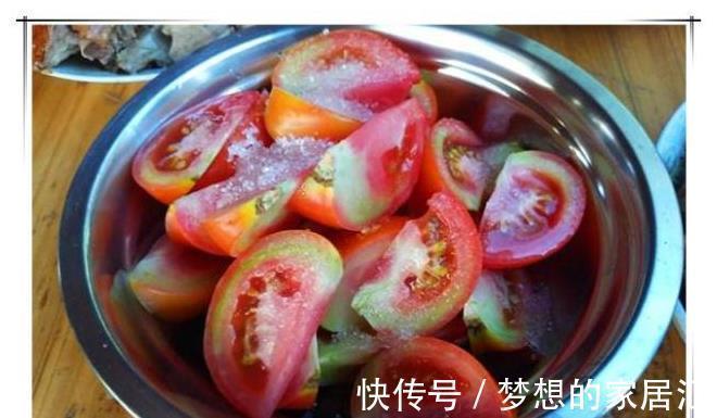 婆婆旅游回家送我化妆品，我特意做一桌菜庆祝，饭后老公都羡慕我