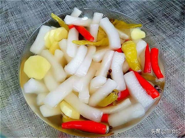 大错|腌萝卜,只加盐是大错!牢记“3不粘”,萝卜更香更脆,1年不坏
