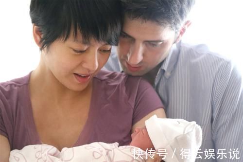 父母们|宝宝喜欢被抱着到处走,大人一坐下立马就哭,这是为什么?别嫌烦