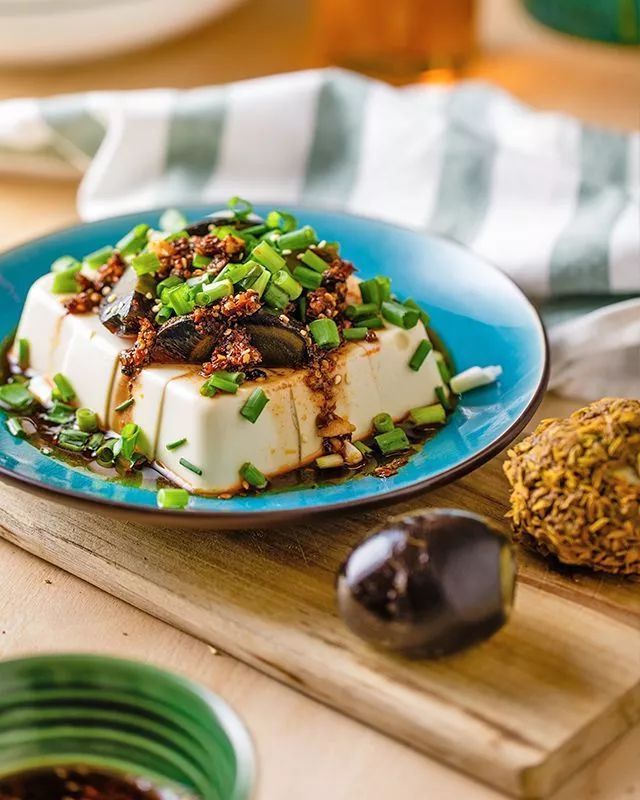 家里来客,3个凉菜,5个热菜,2个油炸,简单易学摆一桌!