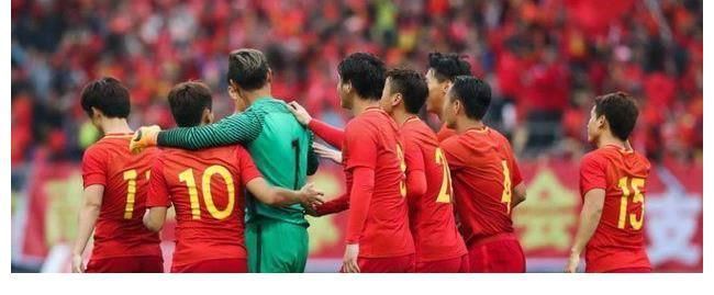 董方卓|从北大学者到知名导演,接连批判国足的背后,问题究竟出在哪?