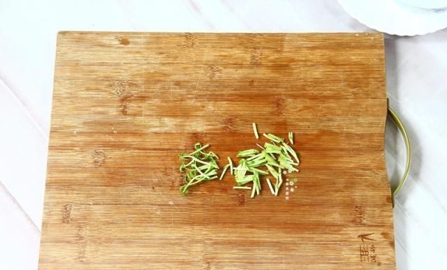 豌豆苗|面条煮一煮,煎一煎,香喷喷,我家孩子很爱吃,一次做一份不够吃