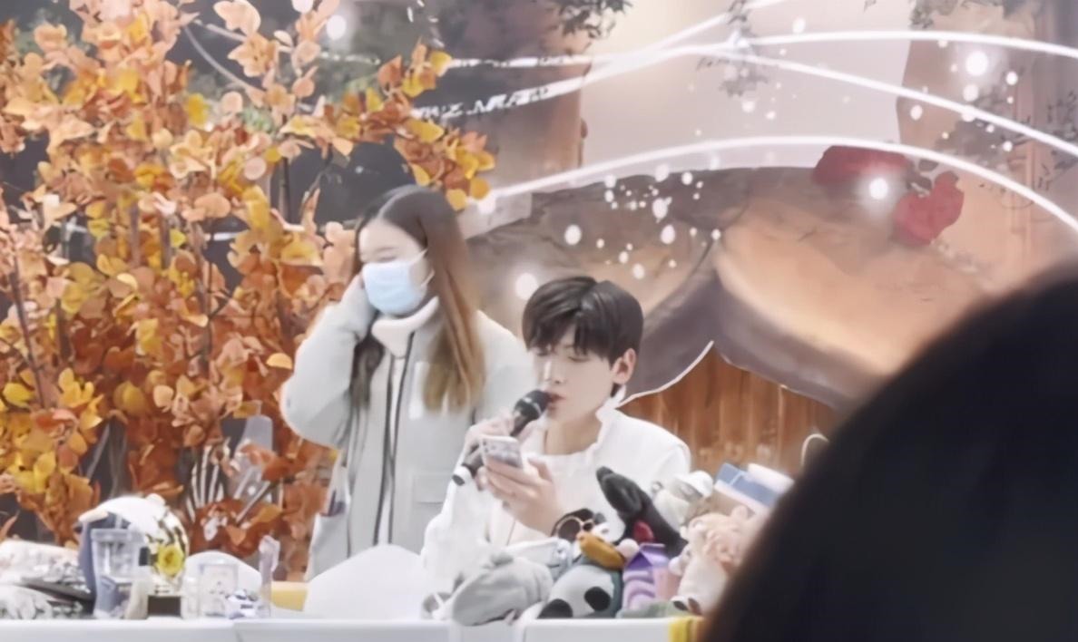 R1SE|R1SE最近怎么了翟潇闻缺席团专发布会,粉丝为何却骂起公司