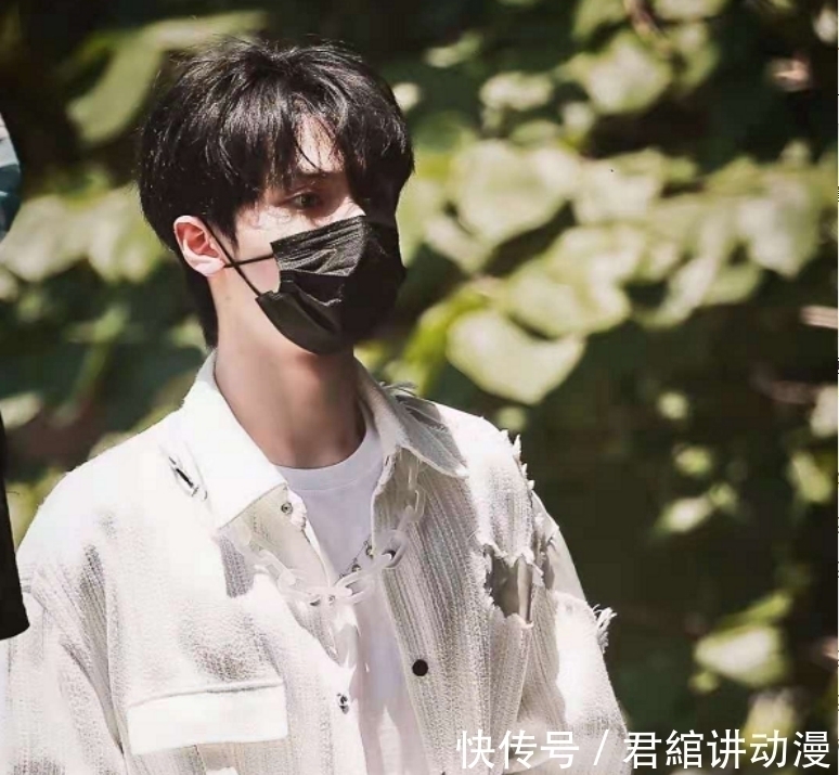 新档说唱选秀节目开录，周震南担任导师之一，还有时代少年团成员