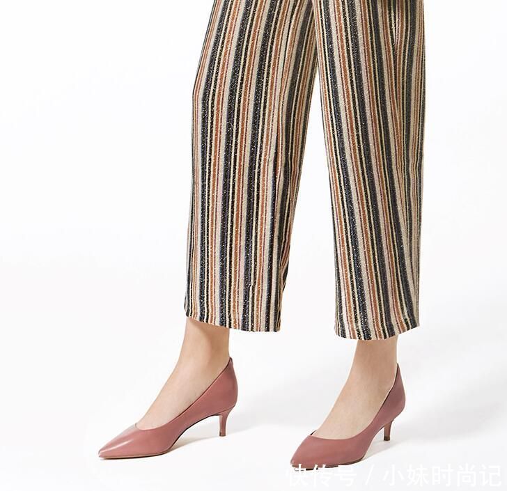 尖头细高跟鞋性感迷人,衬托女性优雅的气质