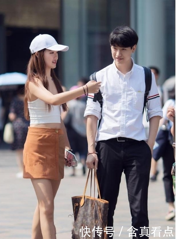 漂亮|街拍:漂亮的小姐姐和男朋友逛街,一个比一个性感时尚!