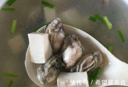 上班前老婆说晚上吃大餐，我午饭都没吃，看到饭菜无语直流眼泪！