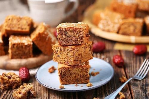 别再排队了!1碗面粉1把枣,手不沾面做一锅!全家早餐心头好!