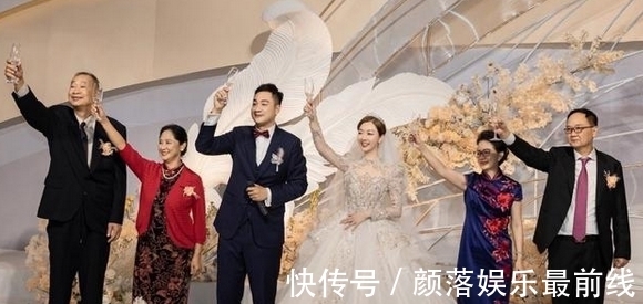 林丹|59岁李永波亮相,已胖到看不见脖子,林丹戴名表现身婚礼送掌声