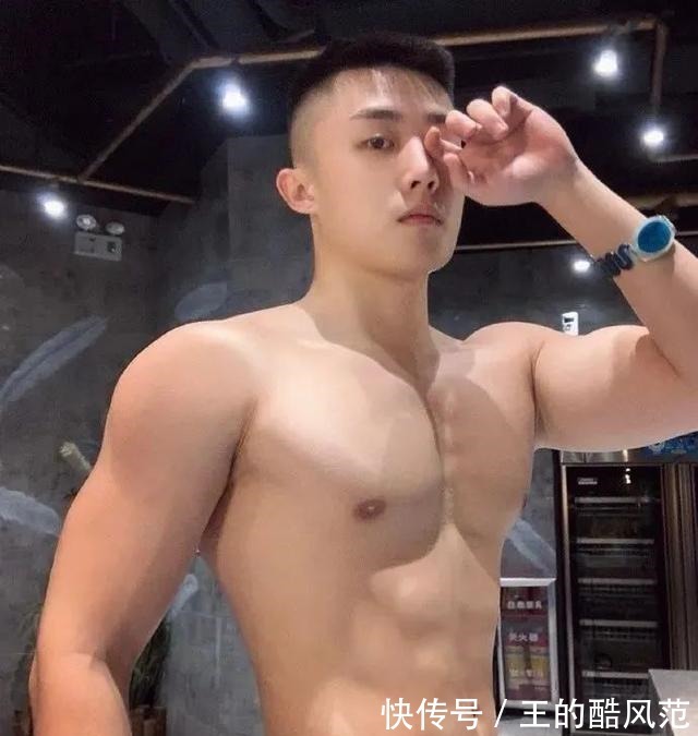 肌肉|寸头肌肉博主靠胸肌出圈,网友们看后都不淡定了!