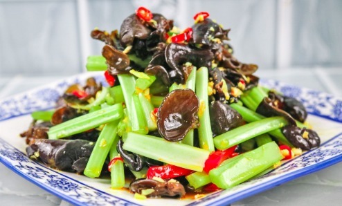 木耳|芹菜拌木耳好吃有绝招,学会这个方法,鲜嫩脆爽,满满的小技巧