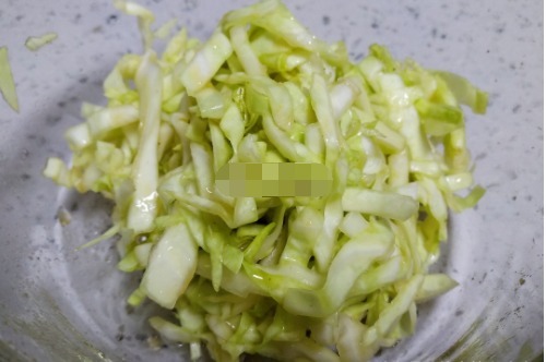 这菜别再炒着吃，用它来煎饼，可比韭菜好吃多了，吃过就忘不了