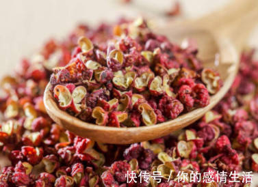 老中医|老中医1把花椒治3病赶走多年湿气,活到80岁无白发!