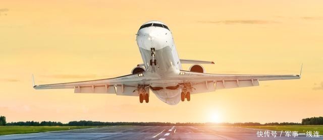 为什么客机机翼在机腹,军用运输机机翼在背部,专家:装东西不同