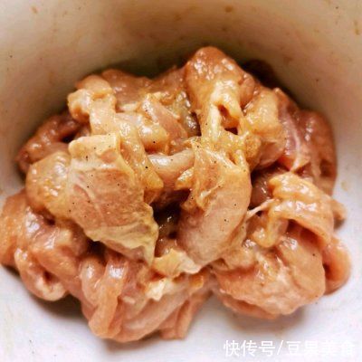 几分钟搞定滋味鲜美家常菜——鸡枞菌炒肉，一步就搞定