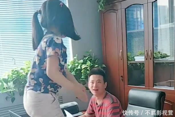 尬舞的一幕|“霸道总裁舅舅”和外甥女尬舞火了,网友:舅舅还缺舅妈吗?