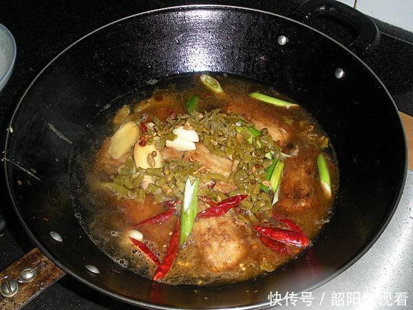 好吃|带鱼最好吃的做法,简单又不腥,吃一口满嘴香,比红烧带鱼还美味