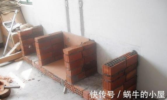 水泥|电视柜太贵,公公帮我们用砖砌一个,成本不到100块,效果太赞!