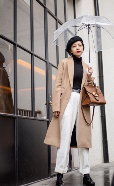 小个子 放弃打底裤吧，潮人更喜欢“大衣＋小白裤”，清爽时髦显腿长！