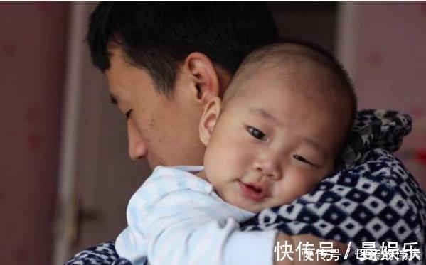 父母|“倒班式”带娃成为新潮流,老人与父母职责分明,好处的确有不少