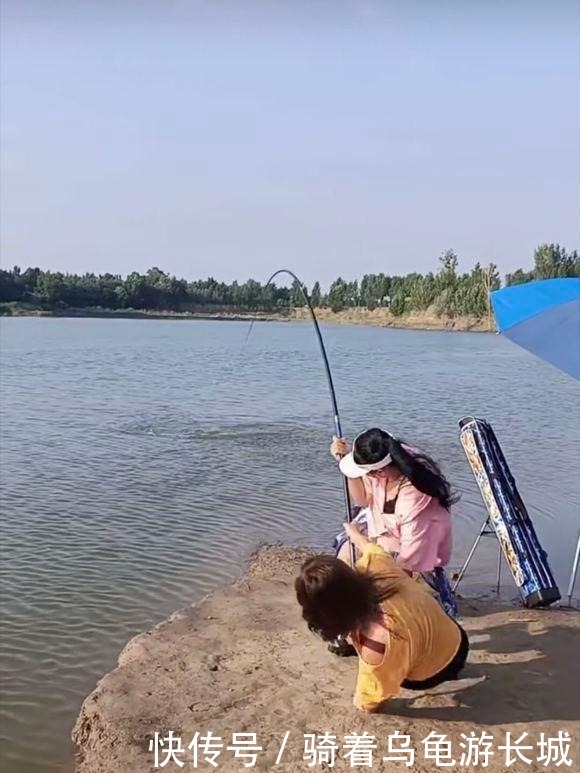 钓鱼人永不为奴,除非大物爆护!到底是你钓鱼还是鱼钓你