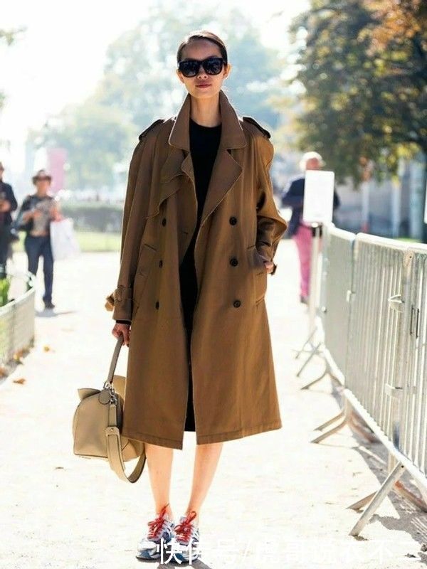 过年“风衣”这么搭，简约大气到骨子里，这才是时髦精该有的打扮