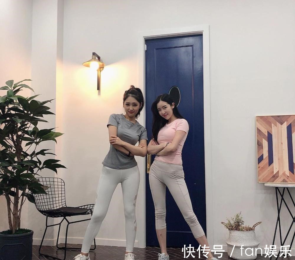 美女 姐妹们喜欢穿打底裤拍美照, 到底是为什么呢!