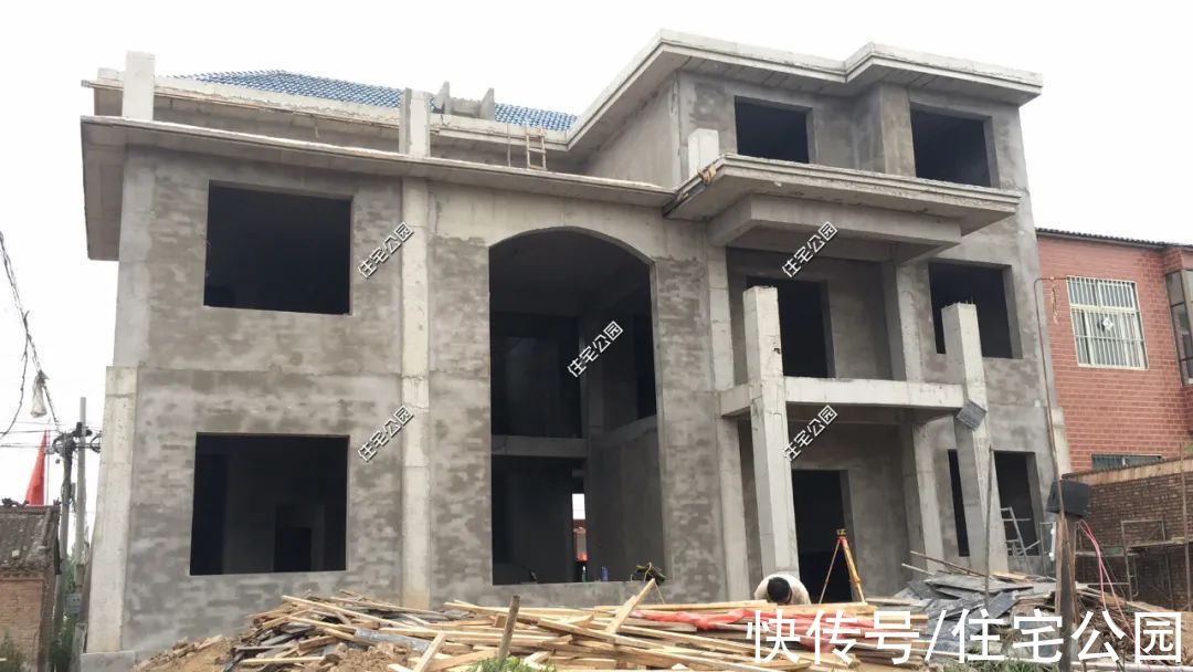 楼面|河南农村85万建三层别墅，比效果图还漂亮