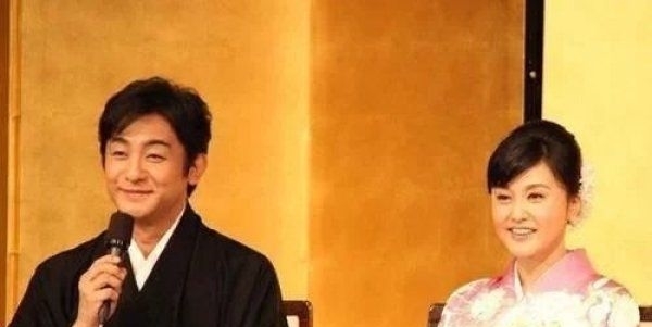 49岁藤原纪香穿和服美艳动人 怼脸自拍无皱纹 捧场丈夫歌舞伎表演 快资讯 49岁藤原纪香穿和服美艳动人 怼脸自拍无皱纹 捧场丈夫歌舞伎表演 快资讯