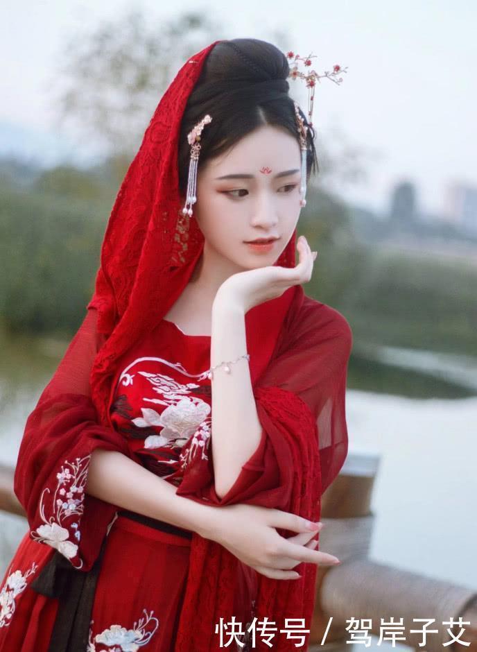 上架|这些“上架嫌它丑,下架求成狗”的绝版汉服,有你的梦中情裙吗