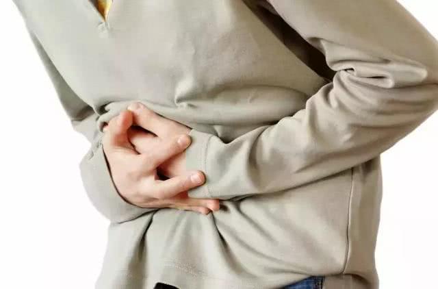 离世|46岁男子肠癌晚期，三月后离世，医生叹气这2件事不能总做！