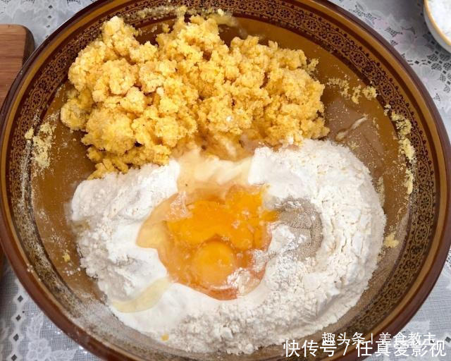  蛋糕|教你做玉米面发糕，用筷子拌一拌，上锅蒸一蒸，比蛋糕还要好吃