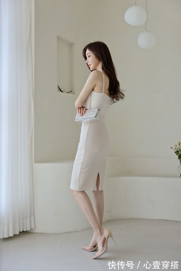 时尚搭配|女神孙允珠的时尚搭配:卡塞塔梧桐晚杏牛奶层叠礼裙
