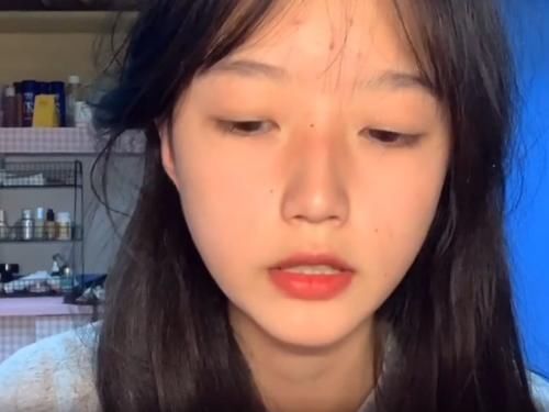 女孩化了款学生淡妆后，居然让女生都觉得过于清纯，男生：瞬间就想表白