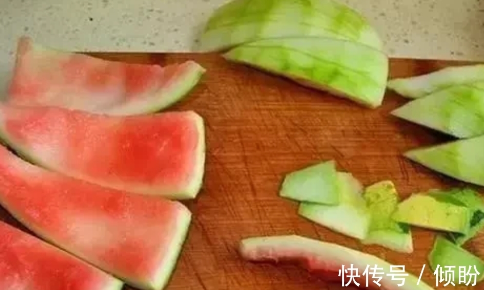 根茎|三种果皮垃圾,别再丢进垃圾桶了,丢进花盆,花卉根茎变更粗壮