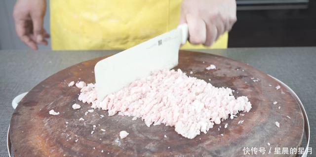 少许食盐|萝卜馅的饺子这样做,营养开胃又鲜嫩