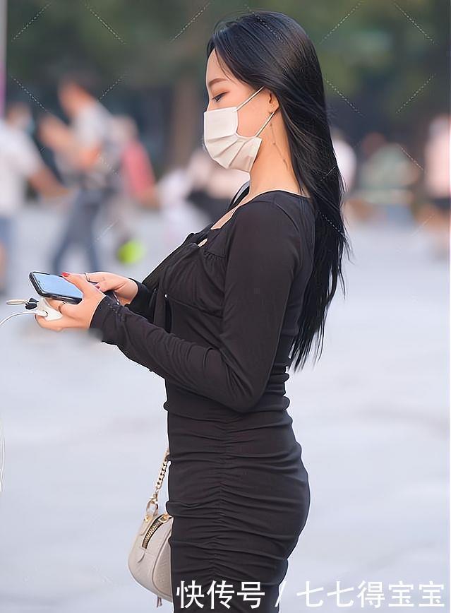 穿搭|时尚:褶皱连衣裙显瘦,尤其是黑色款式,还能彰显出优雅之美