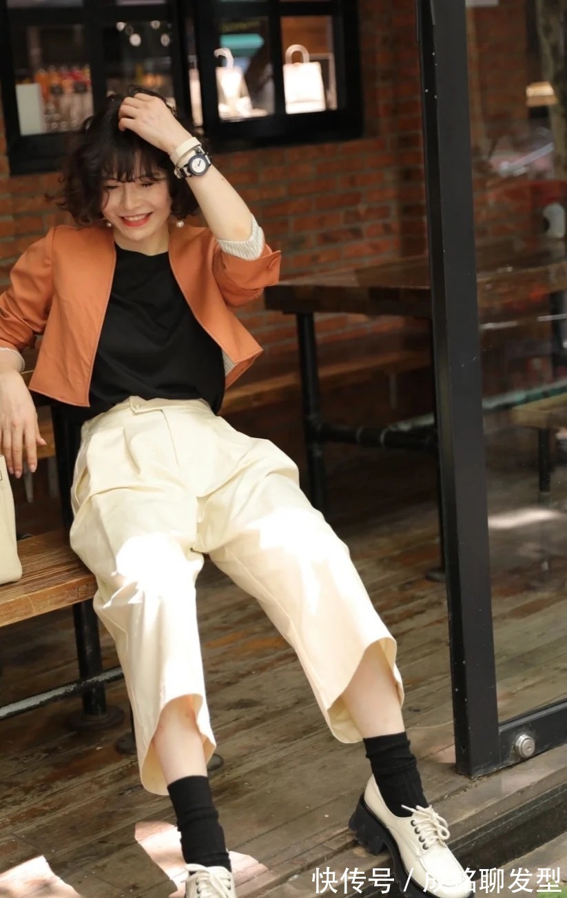 半身裙|五十岁也能穿出“少女感”,跟着博主学穿搭,既有品位更赚回头率