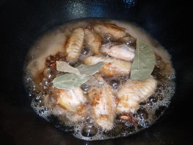 加糖|做可乐鸡翅时，到底要不要加糖？按这个好吃的做法，鸡翅香浓美味