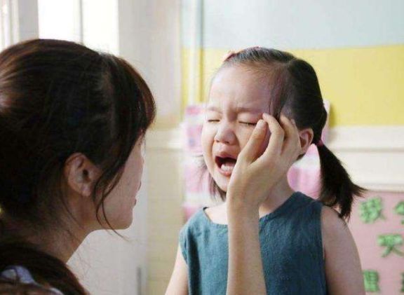 人生|当孩子被欺负时，家长的做法，决定孩子未来的人生价值观