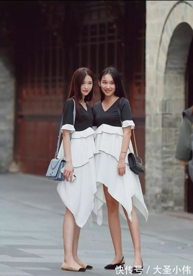 t恤 美女街拍:小姐姐白衬衫配上高腰阔腿裤,极具妩媚气息