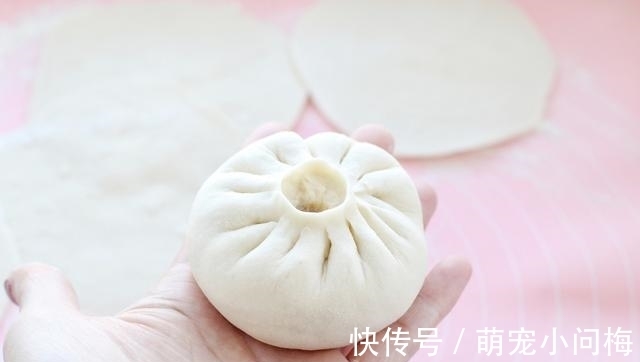 诀窍|蒸肉包子有诀窍，调馅时多做这一步，皮软馅香直冒汁儿，好吃到爆