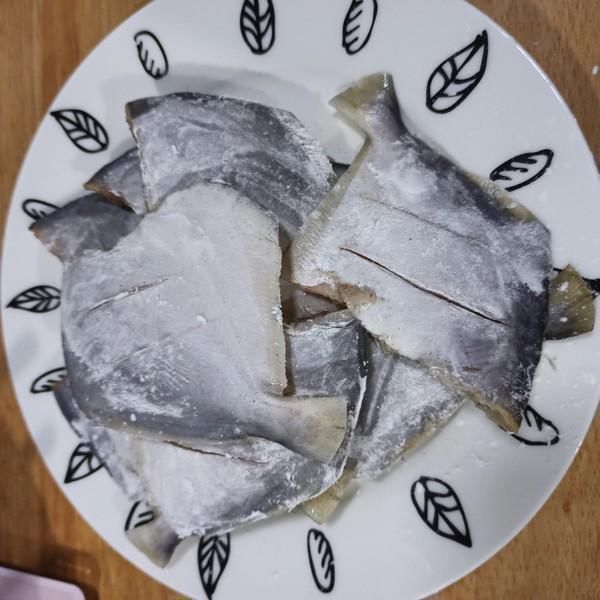鲳鱼|这鱼比鲫鱼刺少，比鲤鱼营养，比甲鱼肉多，15一斤没人买太可惜